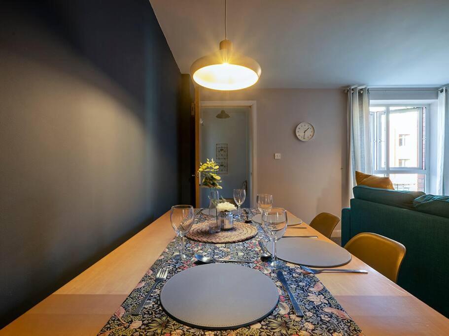 Lovely 2 Bedroom Apt At Ormeau Park W/ Free Parking Белфаст Экстерьер фото