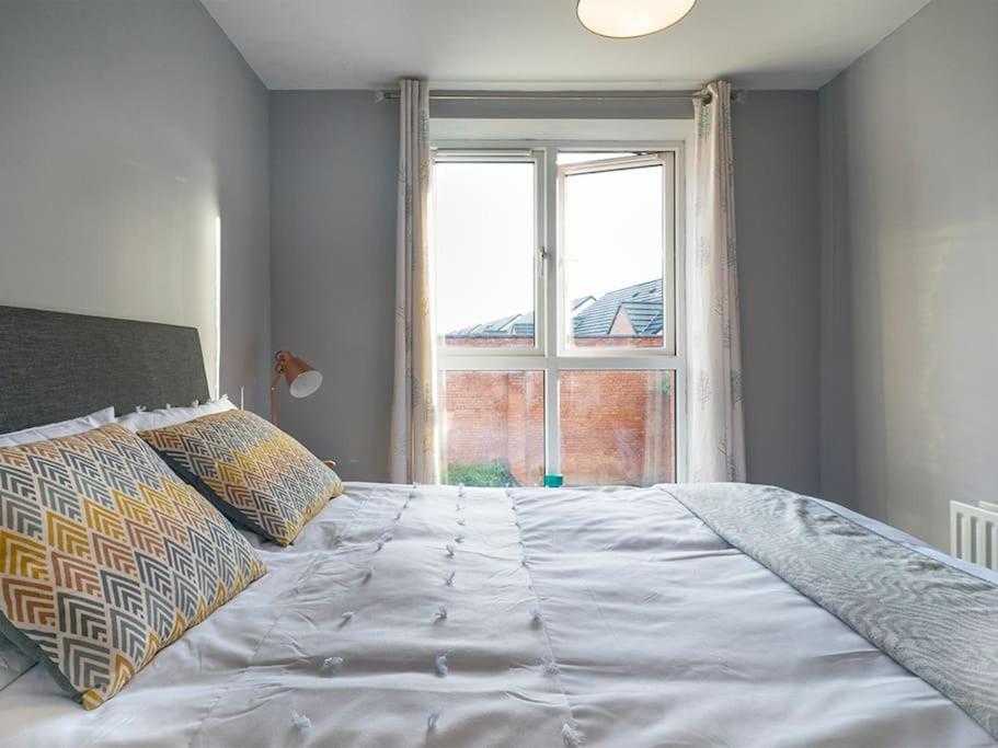 Lovely 2 Bedroom Apt At Ormeau Park W/ Free Parking Белфаст Экстерьер фото